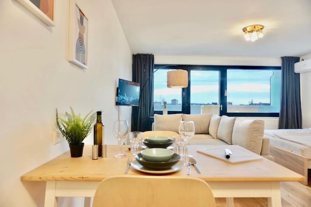 Neu Modernes Apartment In Top Lage, Free Parking Max 1,65M Hoehe Und 1,8M Breite Karlsruhe Exterior foto